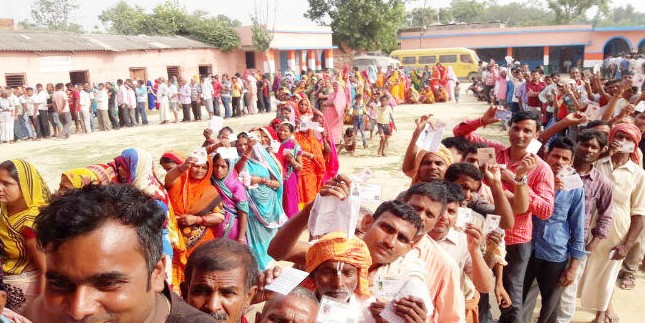11 बजे तक बिहार में 21.52 फीसदी पड़े वोट, वैशाली में 25.5% तो महाराजगंज में 18.3% वोट