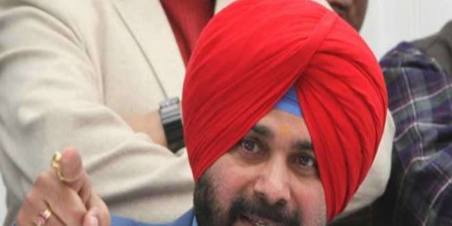 कांग्रेस नेताओं की दूरी के बीच बोले सिद्धू- मंत्री पद छोड़ने का नहीं है मलाल, अभी पार्टी में ही हूं