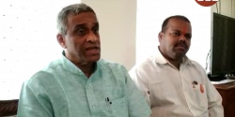 Parrikar sympathy a myth, says Girish