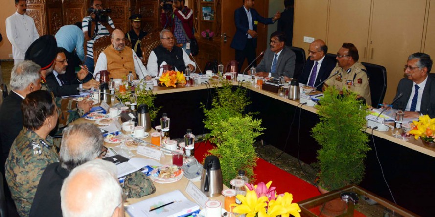 जम्मू कश्मीर के दौरे पर अमित शाह, सुरक्षा बलों से कहा- आतंकी फंडिंग के खिलाफ करें कड़ी कार्रवाई