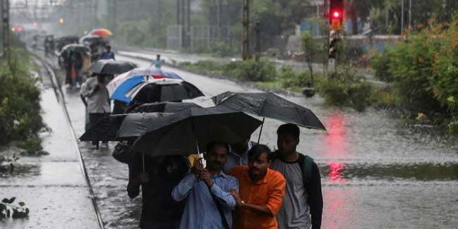 Mumbai Rains Live Updates: भारी बारिश से अबतक 35 की मौत, अगले 24 घंटों के लिए चेतावनी जारी