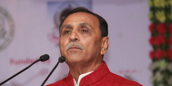 Rupani lauds people of Gujarat for relief efforts in Bihar floods