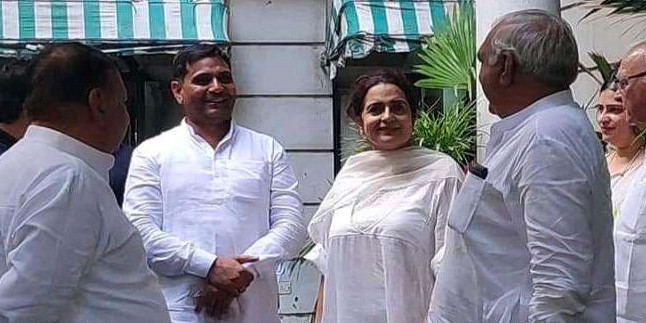 कार्यभार संभालते ही हुडा ने संभाला मोर्चा किरण चौधरी से मिलने पहुंचे