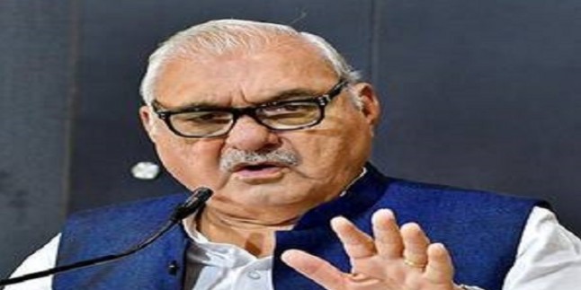 भूपेंद्र हुड्डा का मौजूदा सरकार को तंज, कहा- चेक के लिए आते हैं राजनीति में