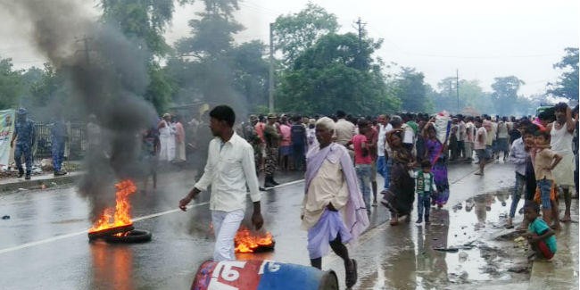 नालंदा में जेडीयू नेता की पुलिस कस्टडी में मौत के बाद फूटा जनाक्रोश, आगजनी, पथराव के बाद लाठीचार्ज