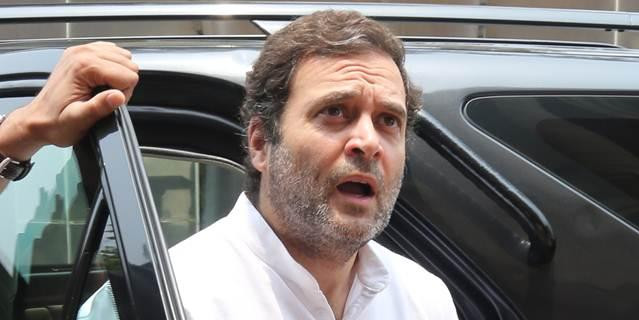 मोदी ने कहा 'अबकी बार ट्रंप सरकार', विदेश मंत्री ने दी सफाई और राहुल गांधी ने कसा तंज़