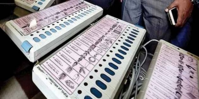 कांग्रेस का आरोप- महाराष्ट्र में धीमे काम कर रही EVM, चुनाव आयोग से शिकायत