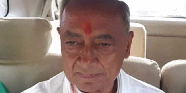 मध्य प्रदेश में दिग्विजय सिंह समेत कांग्रेस के कई बड़े नेताओं को मिला करारी हार, अब खतरे में कांग्रेस की राज्य सरकार