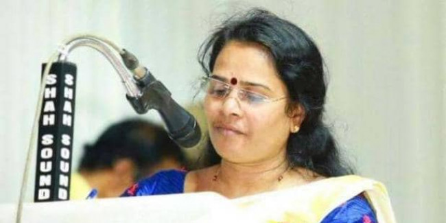 दलित विधायक के धरना स्थल का कांग्रेस कार्यकर्ताओं ने किया शुद्धिकरण