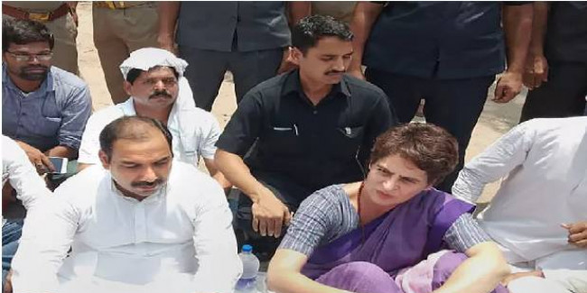 सोनभद्र हत्याकांड: 26 घंटे से चुनार में जारी है प्रियंका का धरना, जानिए कल से लेकर अबतक का पूरा घटनाक्रम