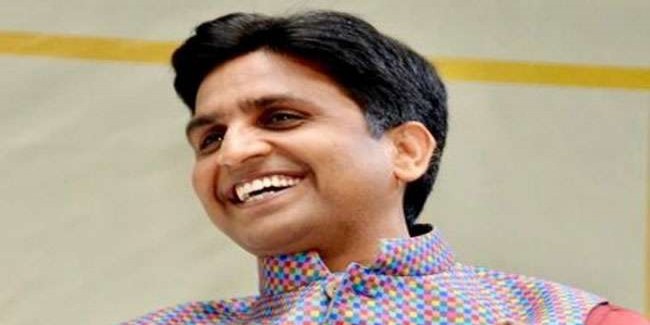 AAP के बाग़ी कुमार विश्वास ने इशारों में किसे कहा- गुरु-मित्र-कवि को धोखा देने वाला