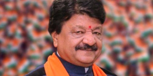 “कच्चे खिलाड़ी हैं बेटे आकाश विजयवर्गीय, अधिकारियों को नहीं होना चाहिए एरोगेंट”