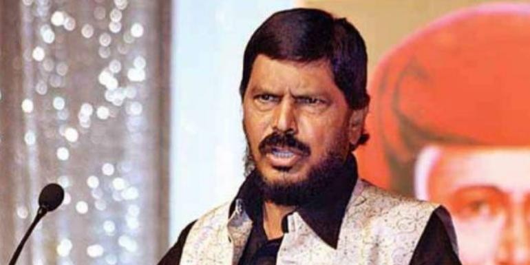 ठाकरे के अयोध्या दौरे पर अठावले की चुटकी, 10 बार जाएं तब भी राम मंदिर पर कुछ नहीं होगा