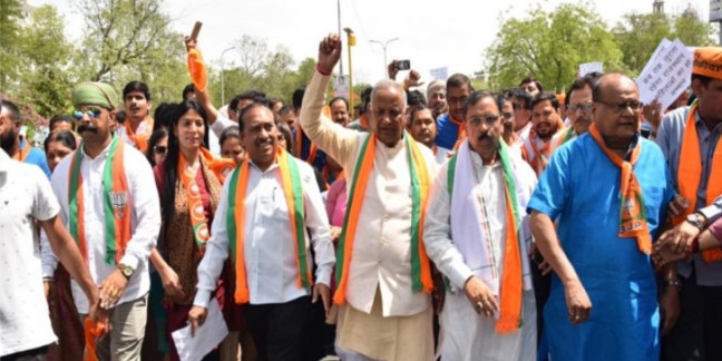दलित एवं महिलाओं पर अत्याचार के विरोध में भाजपा का धरना प्रदर्शन, राज्यपाल को सौंपा ज्ञापन