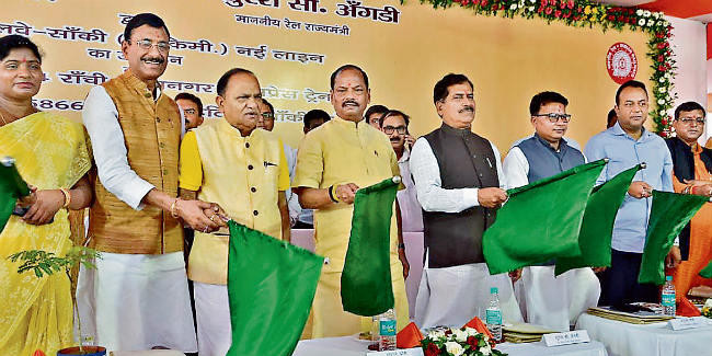 झारखंड को मिली दो ट्रेन, अब रांची-टाटा की यात्रा हुई आसान हटिया-सांकी के बीच भी चली ट्रेन