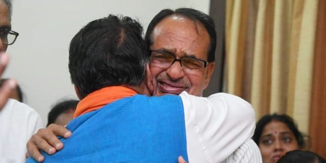 पिता के निधन पर कैलाश विजयवर्गीय को गले लगा भावुक हो गए शिवराज