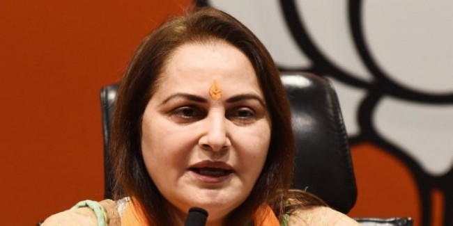 अंग्रेजी में ‘Country’ तक नहीं लिख पाईं बीजेपी नेता जया प्रदा, अब हो रही हैं ट्रोल