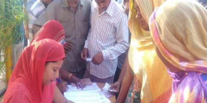 गांव असावटी के कड़ी सुरक्षा के बीच शुरू हुआ मतदान, किसी को मोबाइल ले जाने तक की नही अनुमति