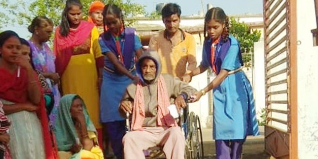 बुजुर्गों और दिव्यांग में भी मतदान का उत्साह