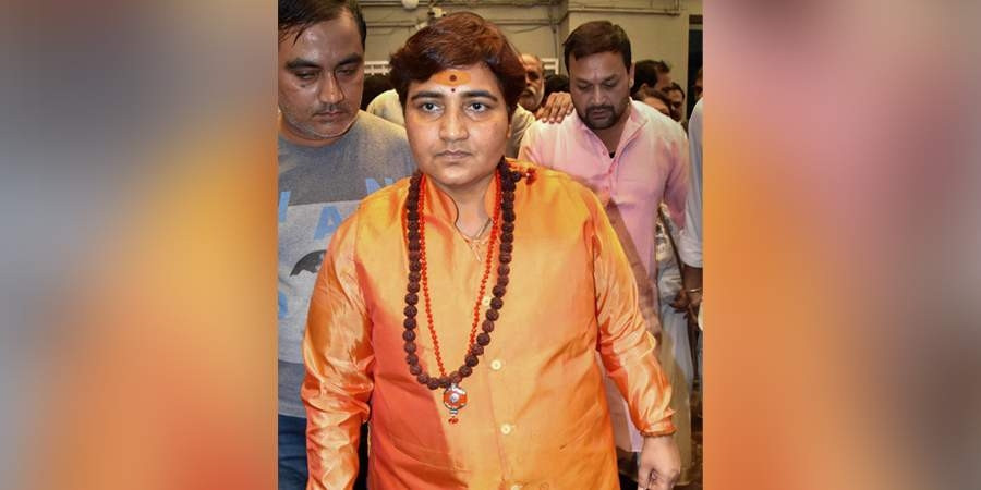 गांधी जी हमारे आदरणीय हैं और हम उनके कदमों पर चलते हैं :प्रज्ञा ठाकुर