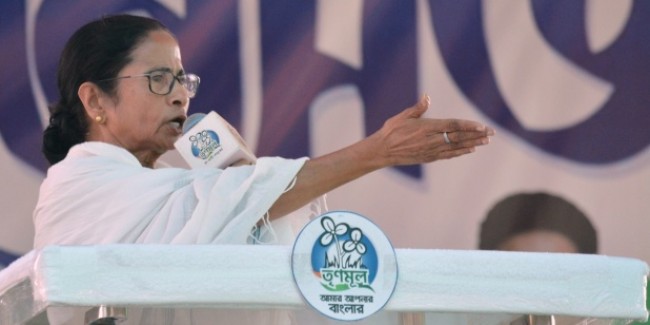 अमित शाह क्या भगवान हैं जो उनके खिलाफ कोई प्रदर्शन नहीं कर सकता: CM ममता बनर्जी