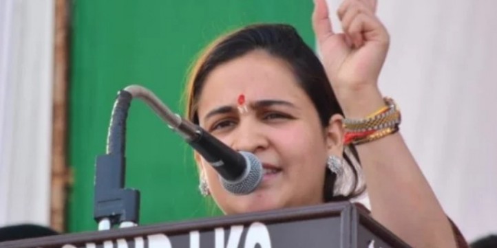 सपा से रास्ते अलग करने पर मुलायम की छोटी बहू ने मायावती पर साधा निशाना, कही ये बात