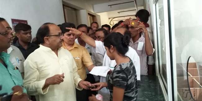वाराणसी में बोले सिद्धार्थनाथ सिंह- मायावती स्वास्थ्य सेवाओं में दुर्व्यवस्था की जननी