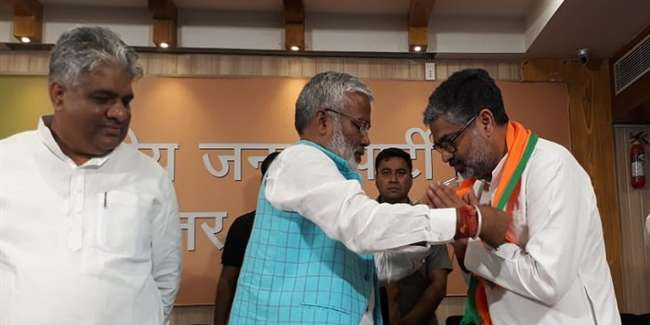 नीरज शेखर ने कहा- आंख बंद कर विरोध करने वाले स्वीकार करें, पीएम मोदी के ही हाथ में देश सुरक्षित