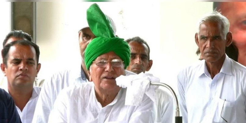ओमप्रकाश चौटाला का विवादास्पद बयान, कहा- ' हमारे यहां आवारा पशु को खट्टर कहते हैं'