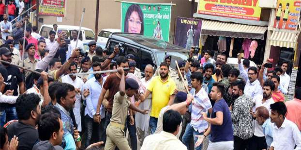 कांग्रेस में कलह: सुबोधकांत और अजय कुमार के समर्थकों में मारपीट, पुलिस ने भांजी लाठियां