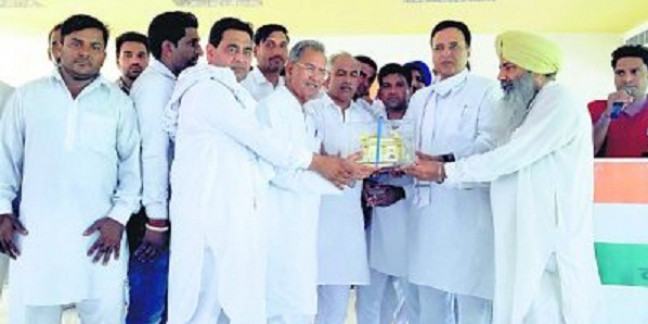 जिनको अफसर लगना था, वे घास खोद रहे : सुरजेवाला