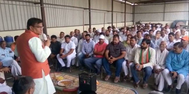 जिन्होंने घर के गठबंधन नहीं निभाये, वो बाहर के क्या निभाएंगे- धनखड़