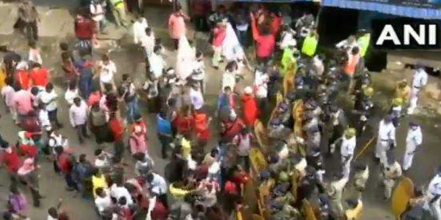 Left Wing Holds a Protest Against Mamata Govt Over the Issue of Unemployment