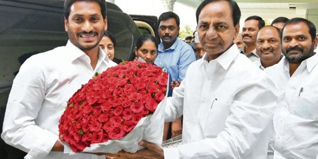 With KCR’s latest invitation to Jagan, Andhra,Telangana come even closer