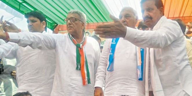पूंडरी में 20 मिनट पहले पहुंचे हुड्डा, मंच पर न नेता मिले, न सामने लोगों की भीड़