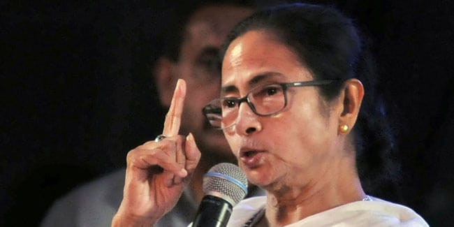 सोनभद्र नरसंहार : ममता बनर्जी ने भाजपा पर साधा निशाना, कहा- प्रियंका गांधी को रोक कर सही नहीं किया