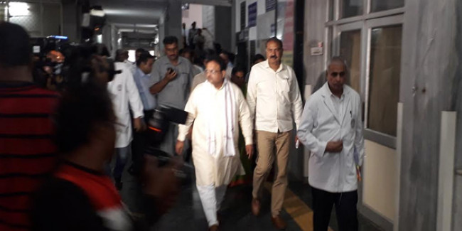 चिकित्सा मंत्री ने किया एसएमएस अस्पताल का दौरा, समस्याओं को दूर करने के लिए कमेटी गठित करने के दिए निर्देश