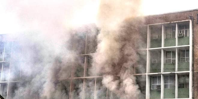 AIIMS में आग लगने के बाद अरविंद केजरीवाल ने किया ट्वीट, कहा- दमकल कर्मियों को उनका काम करने दें