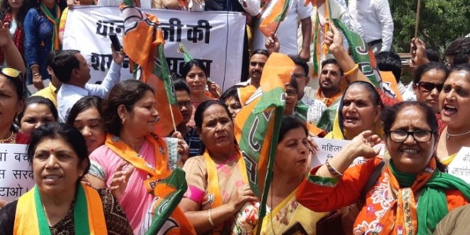 भाजपा का प्रदर्शन, अलवर में करोड़ीलाल मीणा ने पुलिस वालों को जेल में डालने की मांग की