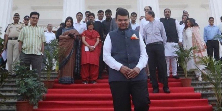 Chief Minister Devendra Fadnavis inaugurates school in Thane