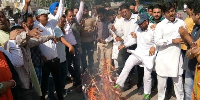 ‘एक्सीडेंटल प्राइम मिनिस्टर’ फिल्म हुई रिलीज, पंजाब में यूथ कांग्रेस ने किया विरोध-प्रदर्शन