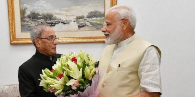 कैसे कांग्रेस के खिलाफ प्रणब मुखर्जी बन गए हैं मोदी के मजबूत हथियार