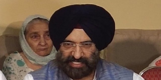 बीजेपी विधायक का उल्टा पड़ा दांव, सर्वे में 70 फीसदी लोगों ने डाला केजरीवाल के पक्ष में वोट