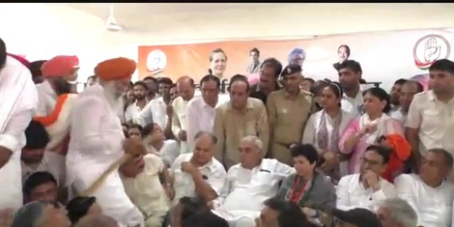 कांग्रेस कार्यकर्ता सम्मलेन में पहुंचे पूर्व सीएम हुड्डा और प्रदेश अध्यक्ष कुमारी शैलजा