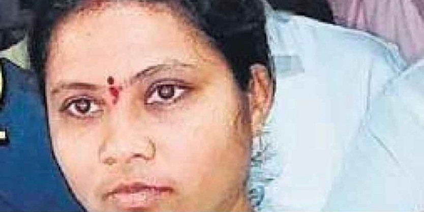 Telangana: MLA Harpriya attacked with stones for defecting to TRS