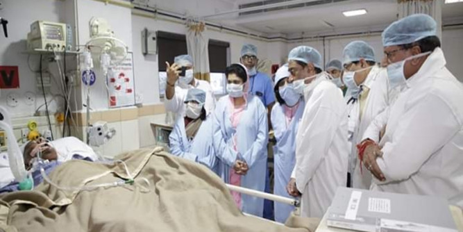 पूर्व CM बाबूलाल गौर की हालत चिंताजनक, हालचाल जानने अस्पताल पहुंचे कमलनाथ