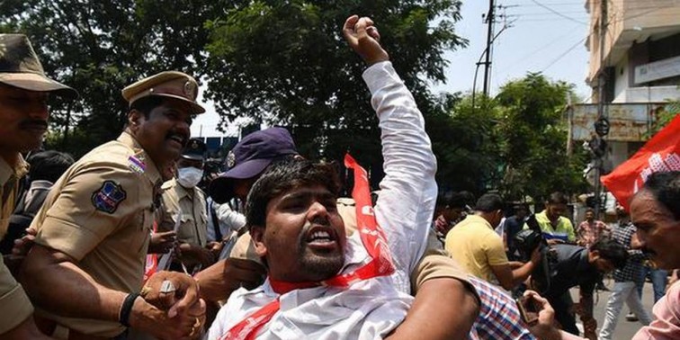 Students demand Minister’s resignation over Inter fiasco