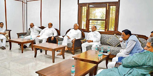 शपथ के पहले बिहार से नामों पर मंथन, अमित शाह से मिले नीतीश कुमार, भूपेंद्र पहुंचे सीएम आवास