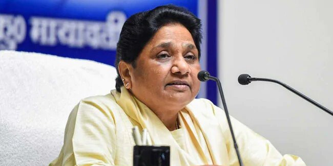 बीएचयू में संस्कृत पढ़ाने के लिए मुस्लिम शिक्षक पर हुए बवाल को मायावती ने बताया अतिराजनीतिक