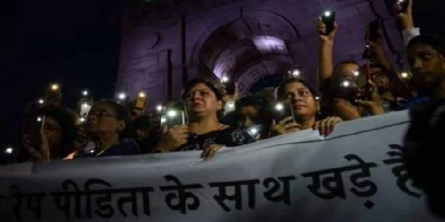 पहली बार सामने आईं उन्नाव रेप पीड़िता की मां, बोलीं- सेंगर को फांसी हो
